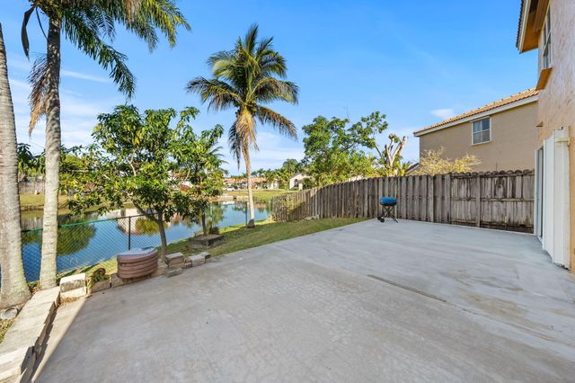 1895 Vista Way, Margate, FL 33063