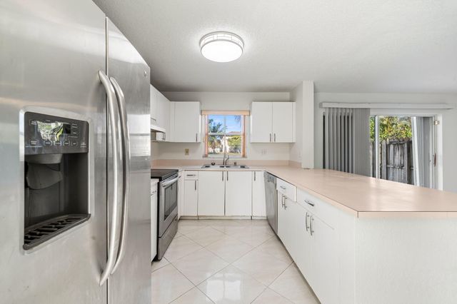 1895 Vista Way, Margate, FL 33063