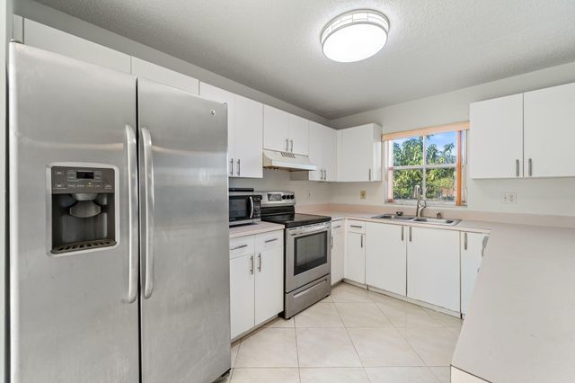 1895 Vista Way, Margate, FL 33063