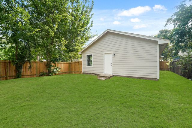 1100 Gilbert Avenue, Bay City, TX 77414