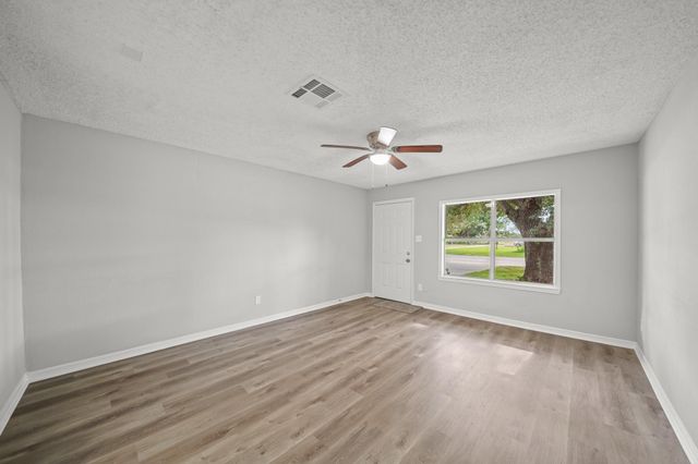 1100 Gilbert Avenue, Bay City, TX 77414