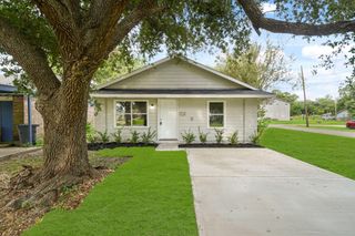 1100 Gilbert Avenue, Bay City, TX 77414
