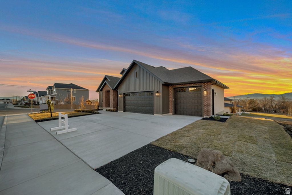 Image 3 of property listing at 176 S 1150 E, Pleasant Grove, UT 84062