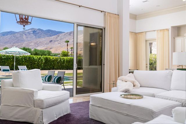 595 E Bogert Trail, Palm Springs, CA 92264