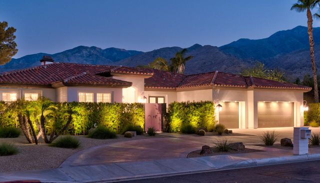 595 E Bogert Trail, Palm Springs, CA 92264