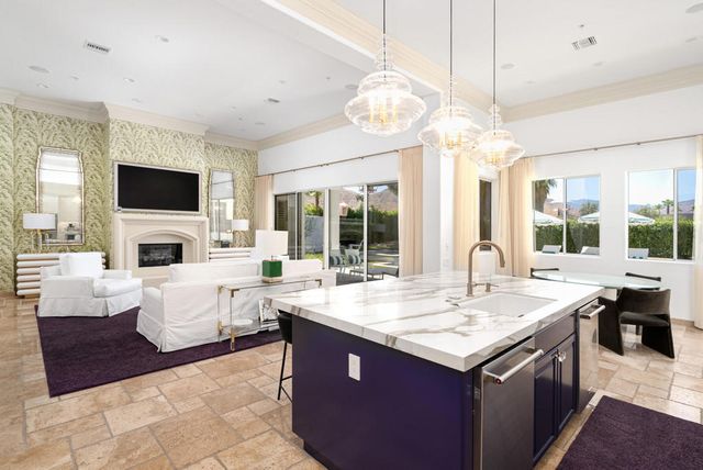 595 E Bogert Trail, Palm Springs, CA 92264