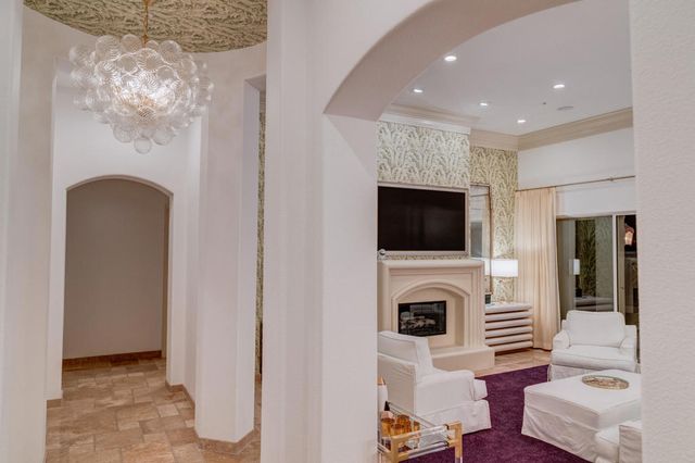 595 E Bogert Trail, Palm Springs, CA 92264