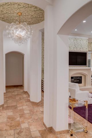 595 E Bogert Trail, Palm Springs, CA 92264