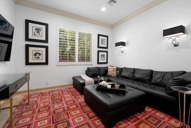 595 E Bogert Trail, Palm Springs, CA 92264