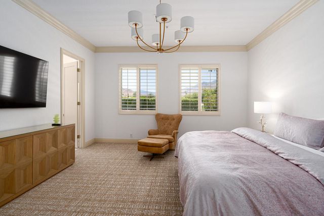 595 E Bogert Trail, Palm Springs, CA 92264