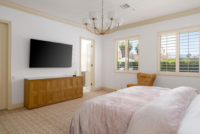 595 E Bogert Trail, Palm Springs, CA 92264