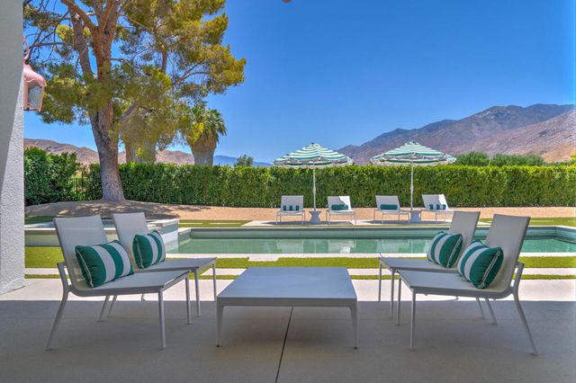 595 E Bogert Trail, Palm Springs, CA 92264
