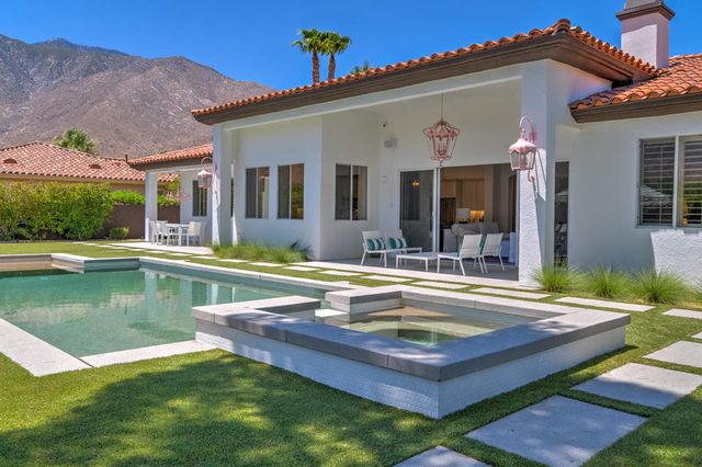 595 E Bogert Trail, Palm Springs, CA 92264