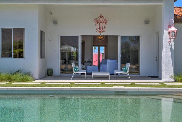 595 E Bogert Trail, Palm Springs, CA 92264
