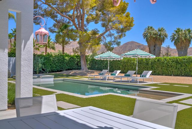 595 E Bogert Trail, Palm Springs, CA 92264