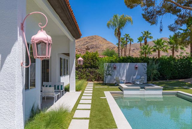 595 E Bogert Trail, Palm Springs, CA 92264