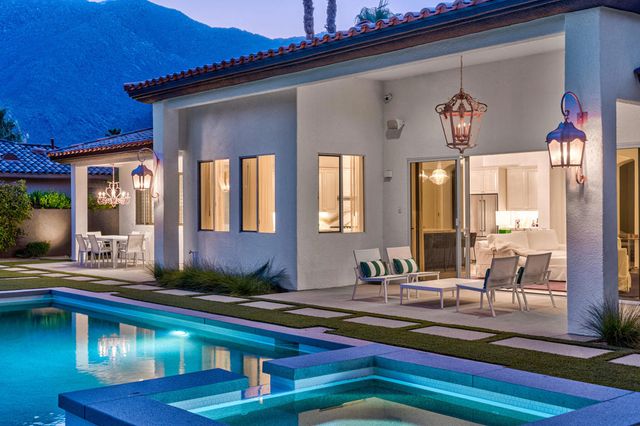 595 E Bogert Trail, Palm Springs, CA 92264