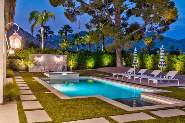 595 E Bogert Trail, Palm Springs, CA 92264