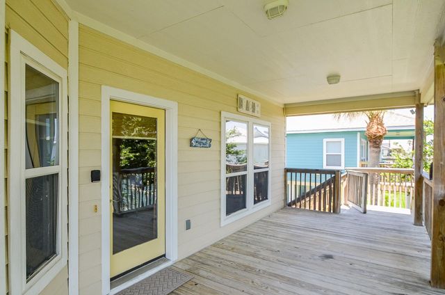 13823 Mutiny Lane, Galveston, TX 77554