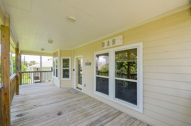 13823 Mutiny Lane, Galveston, TX 77554