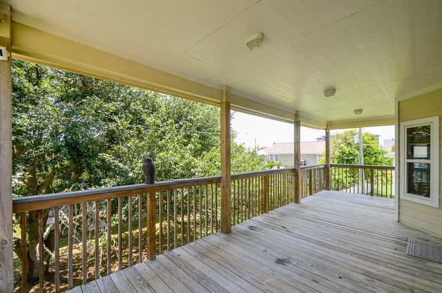 13823 Mutiny Lane, Galveston, TX 77554