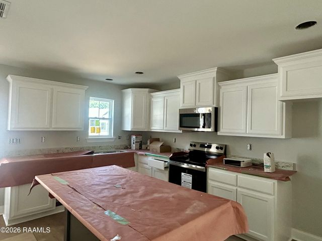 211 Camerons Cove Drive, Carencro, LA 70520