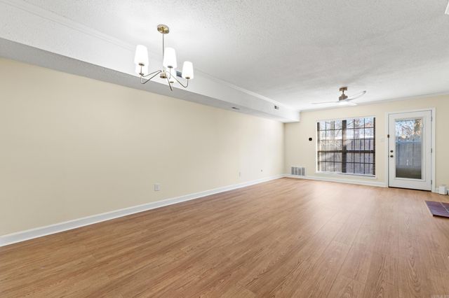 504 Green Mountain Dr Apt 501, Little Rock, AR 72211