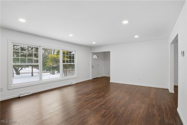 1549 W Sprague Road, Broadview Heights, OH 44147