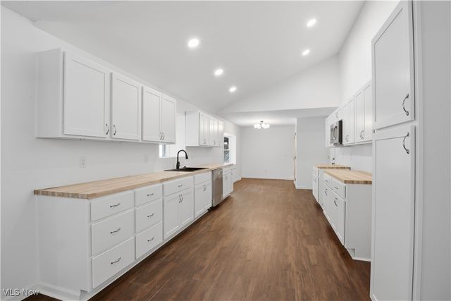 1549 W Sprague Road, Broadview Heights, OH 44147