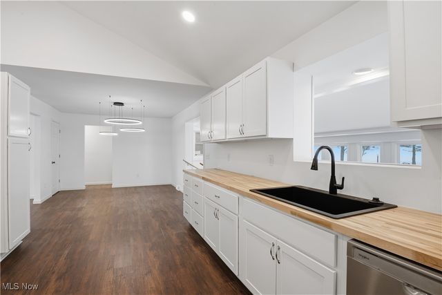 1549 W Sprague Road, Broadview Heights, OH 44147