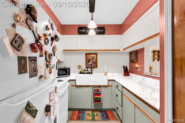 938 Saybrook Drive 10, Waterford, MI 48327