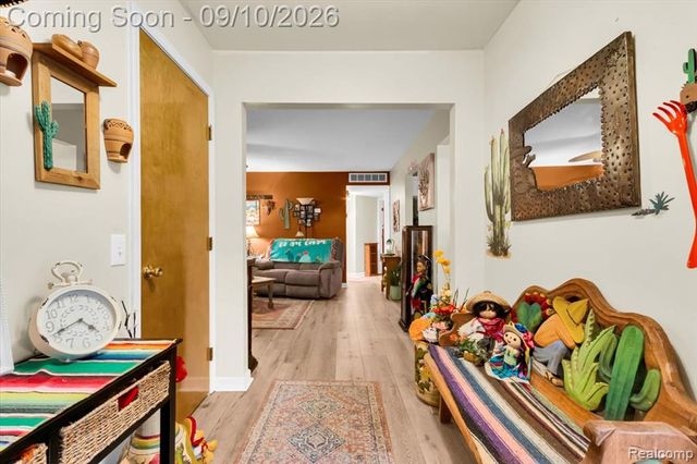 938 Saybrook Drive 10, Waterford, MI 48327