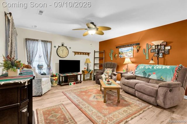 938 Saybrook Drive 10, Waterford, MI 48327