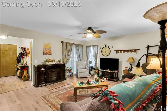 938 Saybrook Drive 10, Waterford, MI 48327