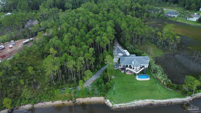 4500 Fishermans Point Dr, Milton, FL 32583