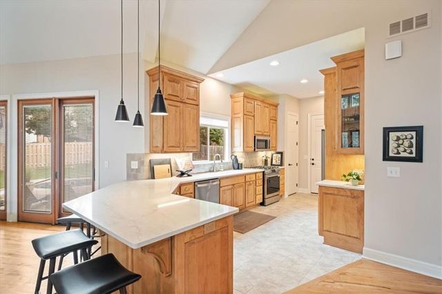 5348 Chadwick Road, Fairway, KS 66205