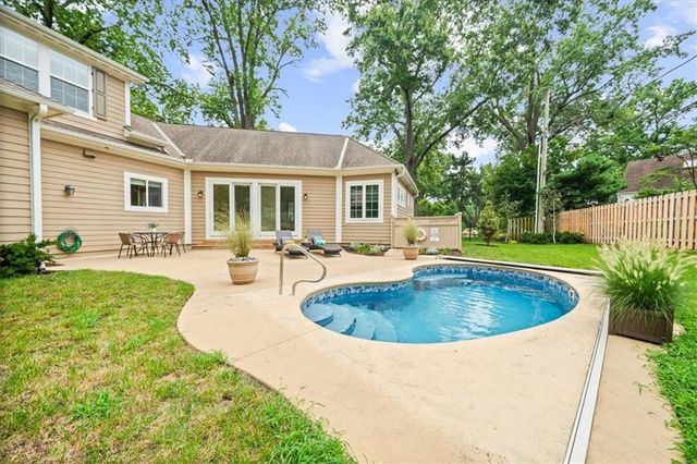 5348 Chadwick Road, Fairway, KS 66205