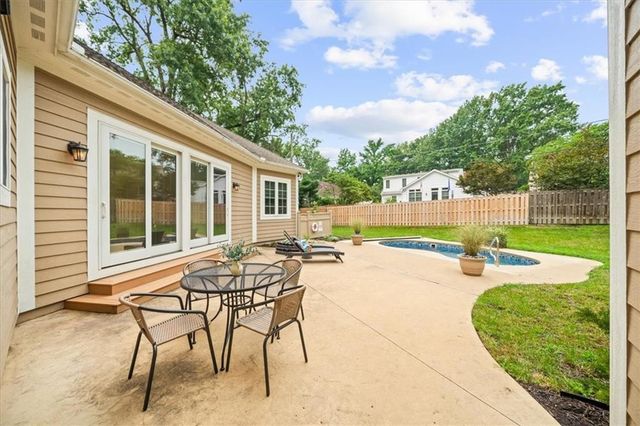 5348 Chadwick Road, Fairway, KS 66205
