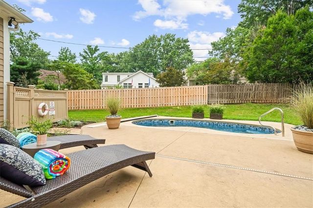 5348 Chadwick Road, Fairway, KS 66205