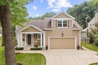 5348 Chadwick Road, Fairway, KS 66205