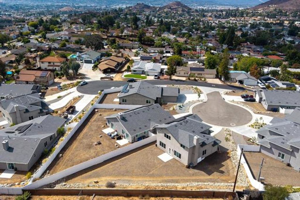 1616 Mauzy Way, El Cajon, CA 92021