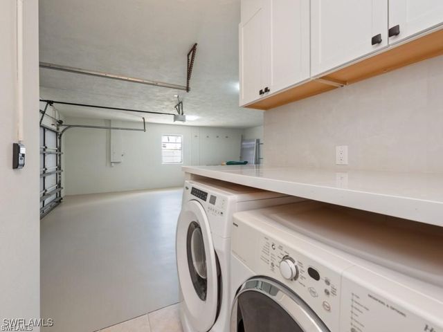 945 Sundrop CT, Marco Island, FL 34145