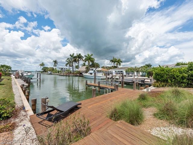 945 Sundrop CT, Marco Island, FL 34145