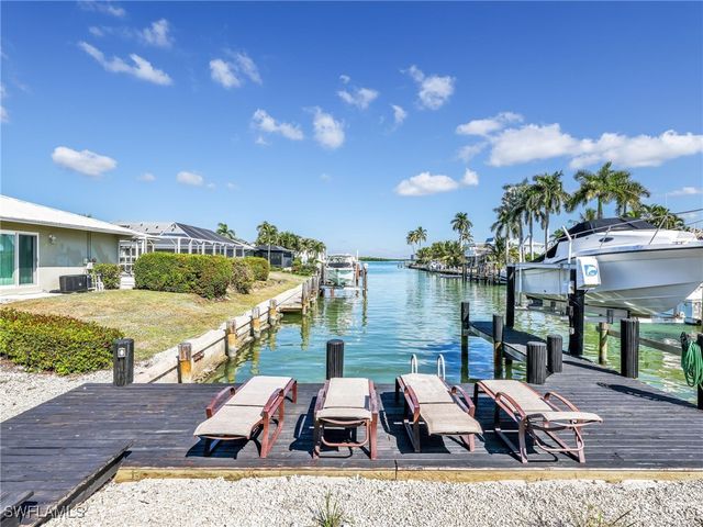 945 Sundrop CT, Marco Island, FL 34145