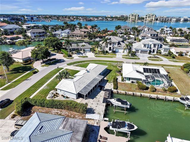 945 Sundrop CT, Marco Island, FL 34145