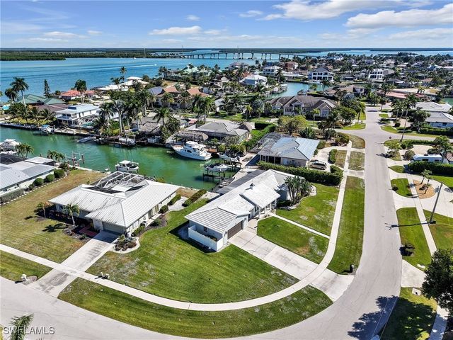 945 Sundrop CT, Marco Island, FL 34145
