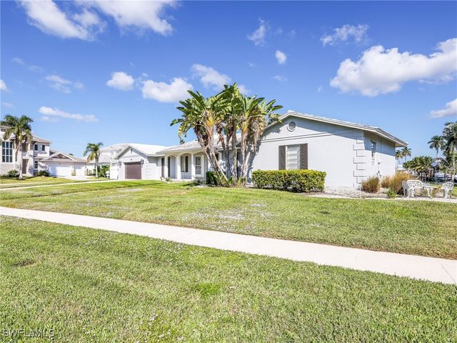 945 Sundrop CT, Marco Island, FL 34145