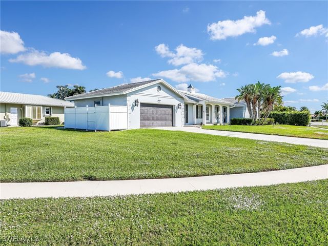 945 Sundrop CT, Marco Island, FL 34145