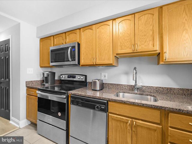 521 S CHAPEL ST, Baltimore, MD 21231