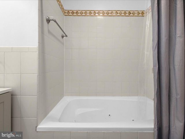 521 S CHAPEL ST, Baltimore, MD 21231